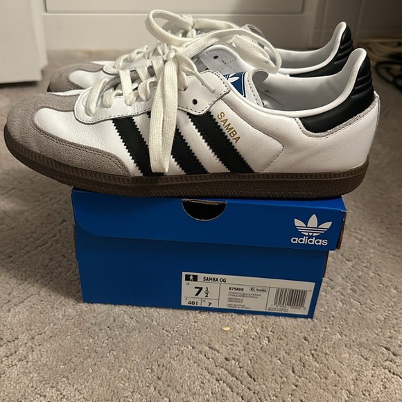 Like new Adidas Samba OG shoes size 7.5 men’s, 8.5 women’s - Picture 8 of 9
